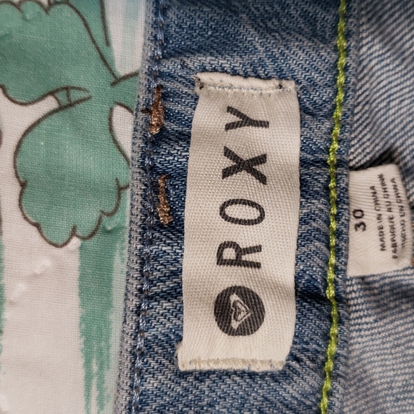 ⭐4/$20 Roxy denim shorts - Picture 3 of 7